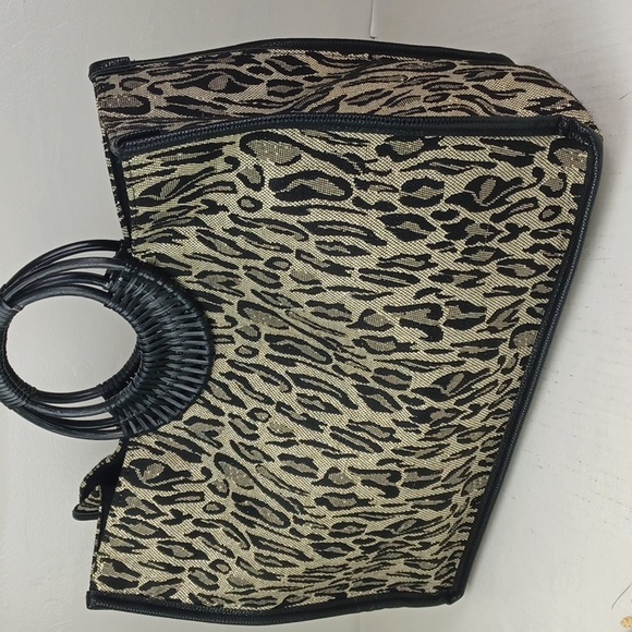 Striking Black & Tan Leopard Print Graphic Oversized Tote Carry All Weekender! - Picture 5 of 14